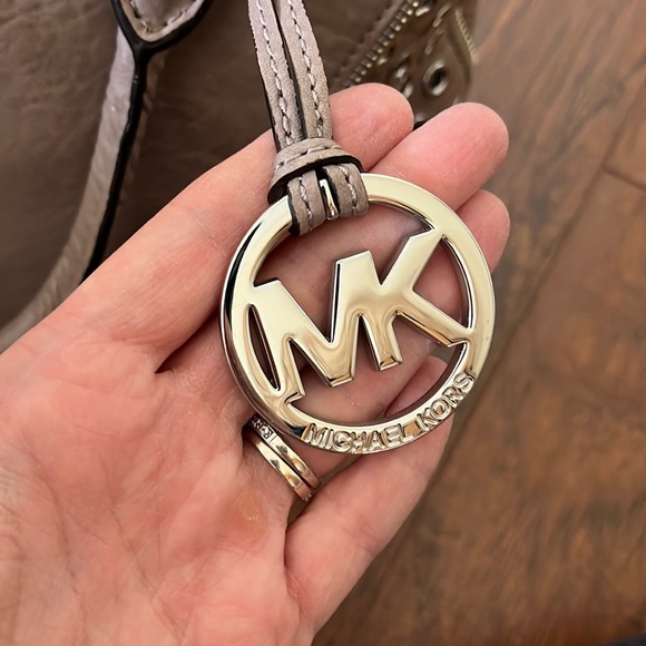 Like New Michael Kors Leather Satchel. $498 retail - Picture 6 of 15